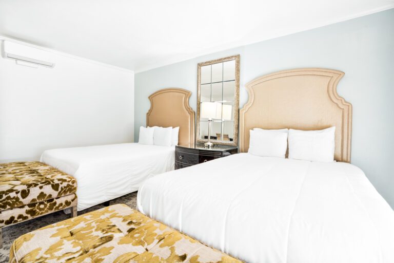 Newly Renovated Room - Double Queen Room - Pacific Crest Hotel