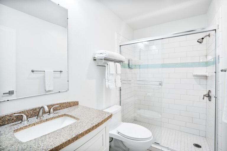 Newly Renovated Room - Double Queen Room - Pacific Crest Hotel