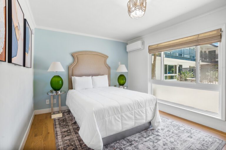 Newly Renovated Room - Double Queen Room - Pacific Crest Hotel