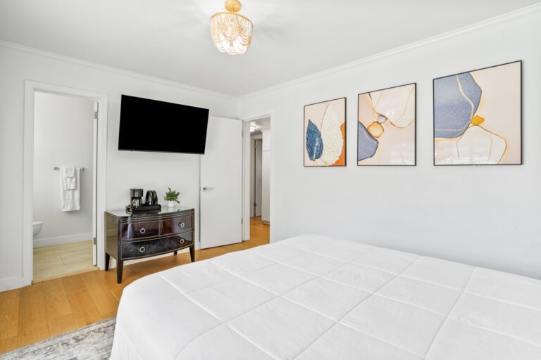 Newly Renovated Room - Double Queen Room - Pacific Crest Hotel
