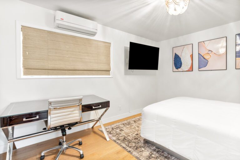 Newly Renovated Room - Double Queen Room - Pacific Crest Hotel